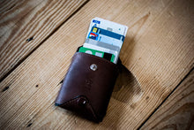 Carica l'immagine nel visualizzatore di Gallery, Portafogli in pelle - Hand wallet
